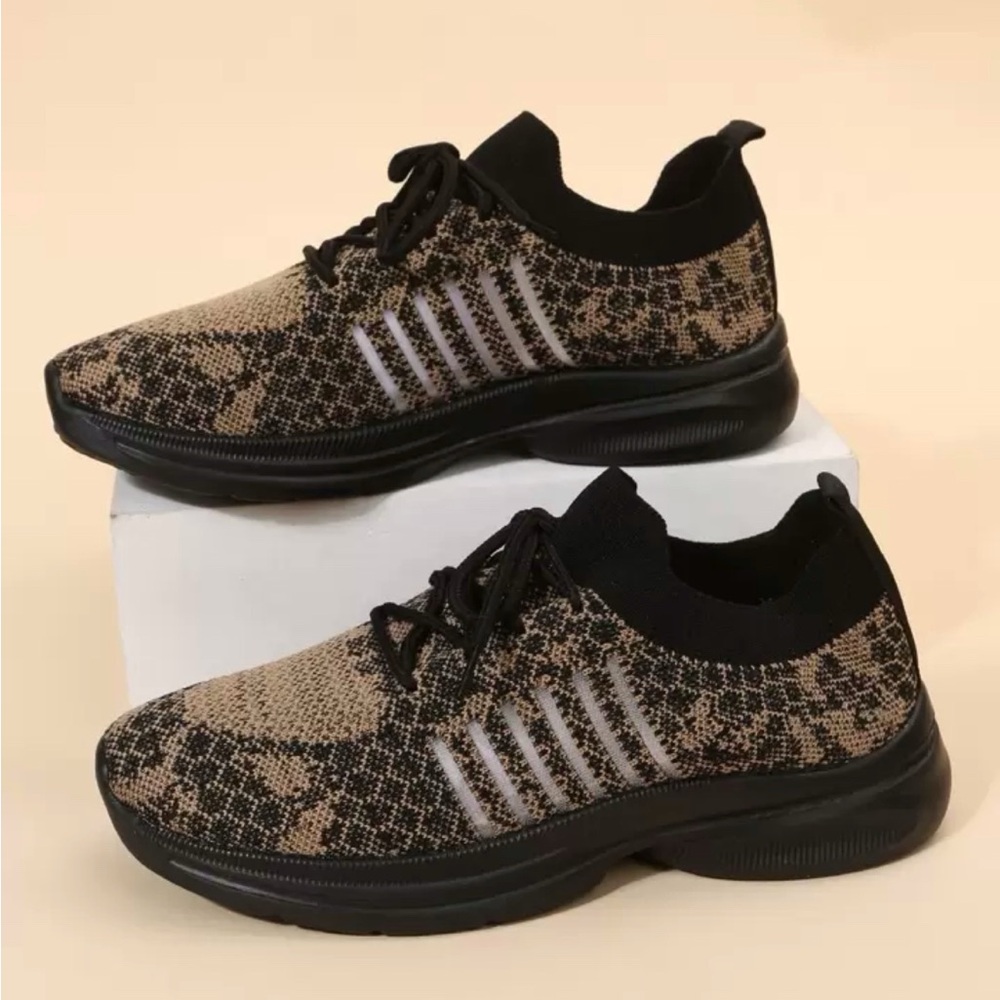 ❌SOLD❌ Black and Tan Patterned Sneakers